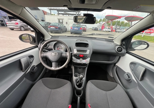 Toyota Aygo cena 17800 przebieg: 162000, rok produkcji 2011 z Drobin małe 232